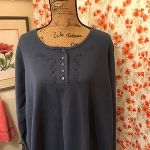 Nice blue knit top w/ embroidery detail. 3X